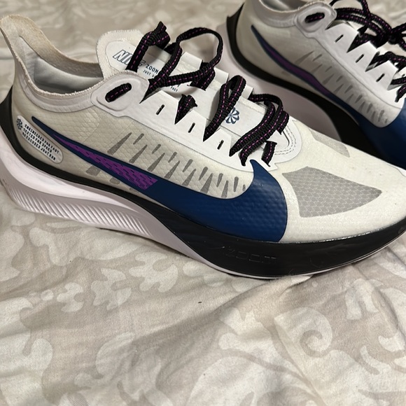 Used Nike Zoom Gravity Running Shoes - Picture 3 of 8